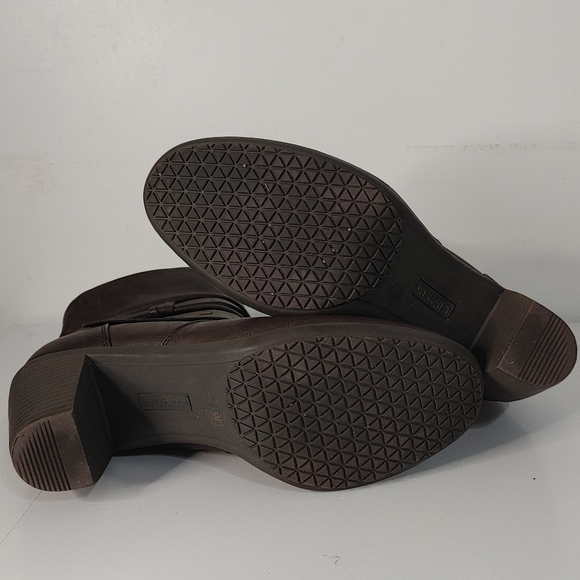 Kelly and Katie Bootie - Picture 10 of 11